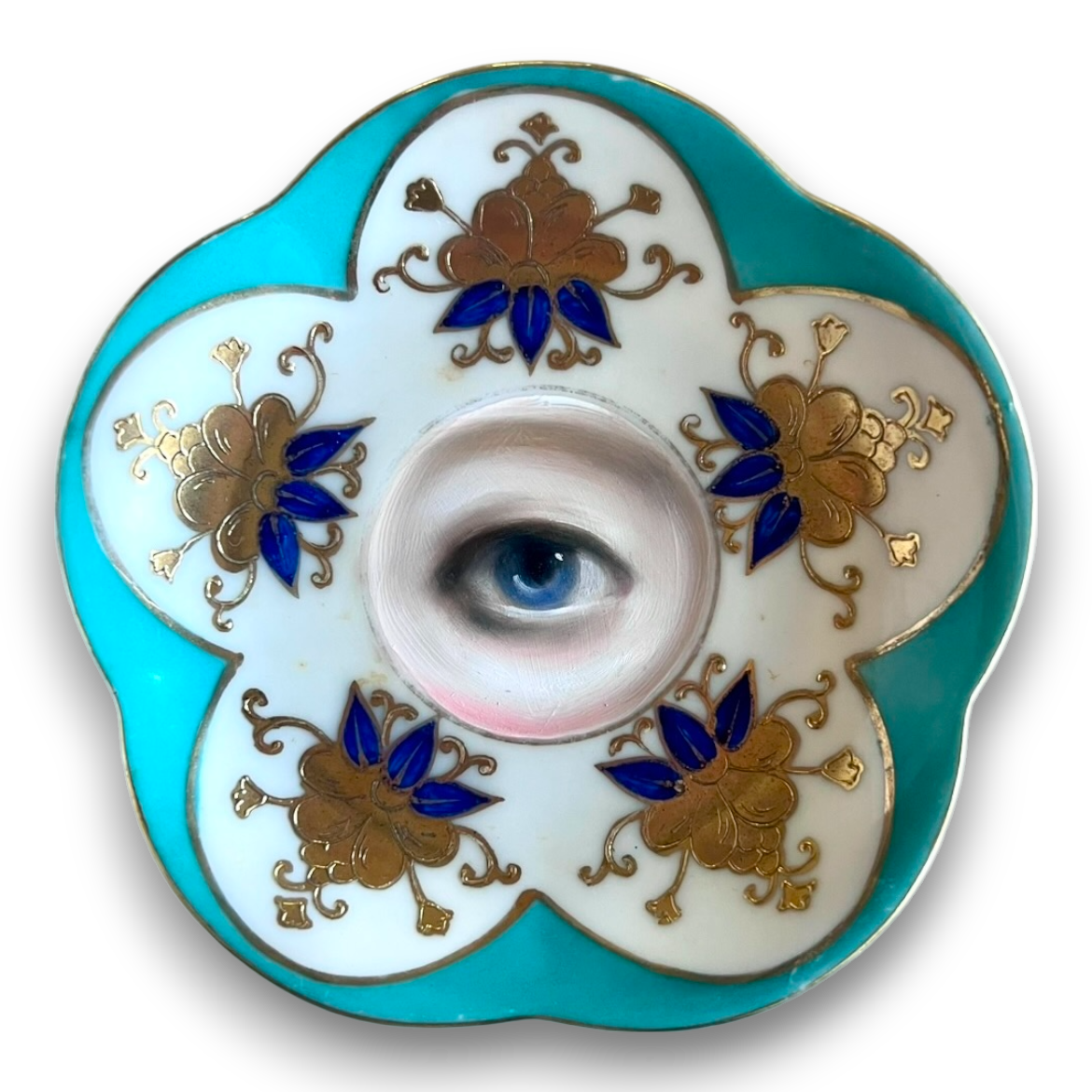 No. 2772 Lover's Eye Painting on a Mini Blue Flower Plate