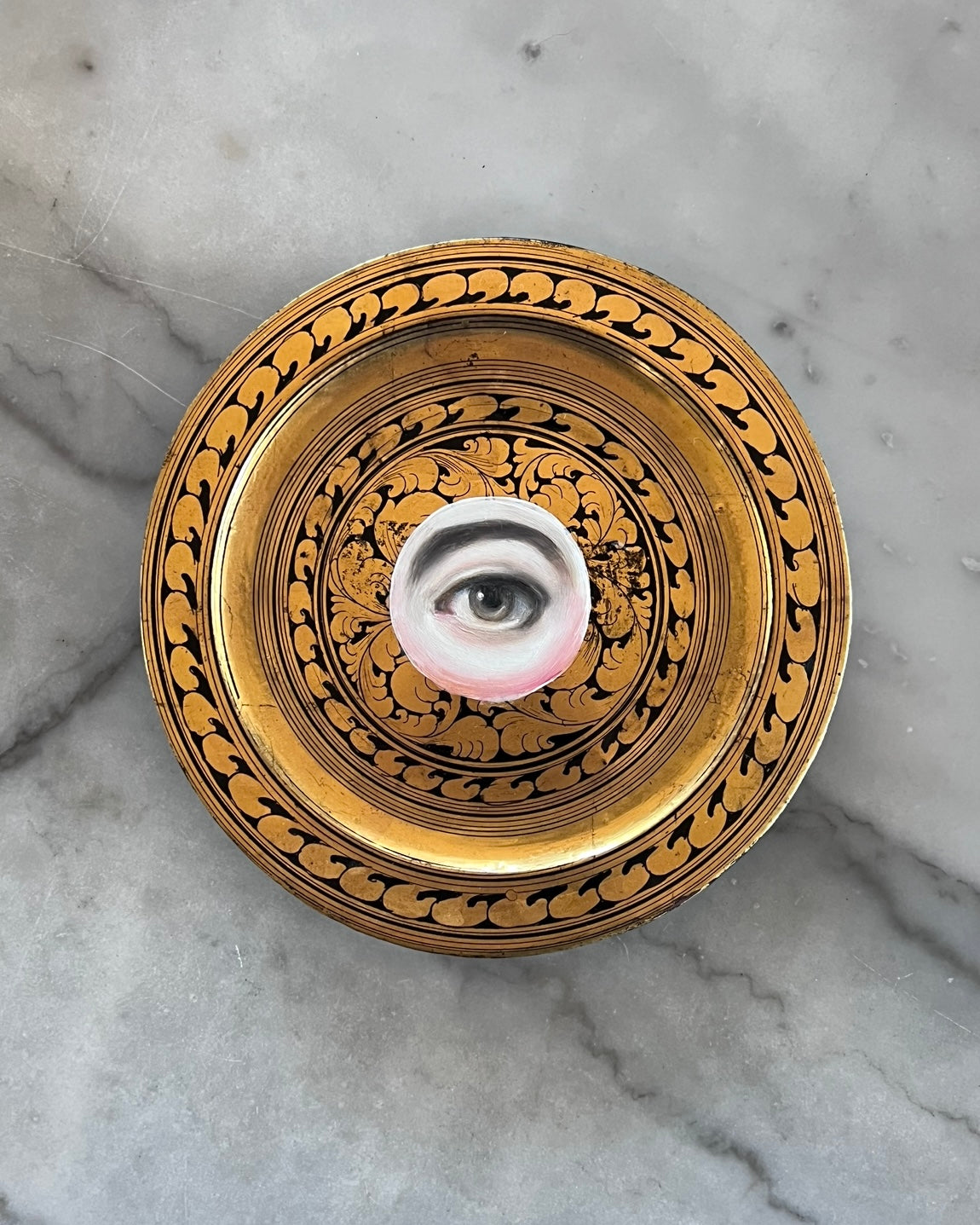 No. 2226 Lover's Eye Painting on a 7" Gold & Black Lacquer Plate