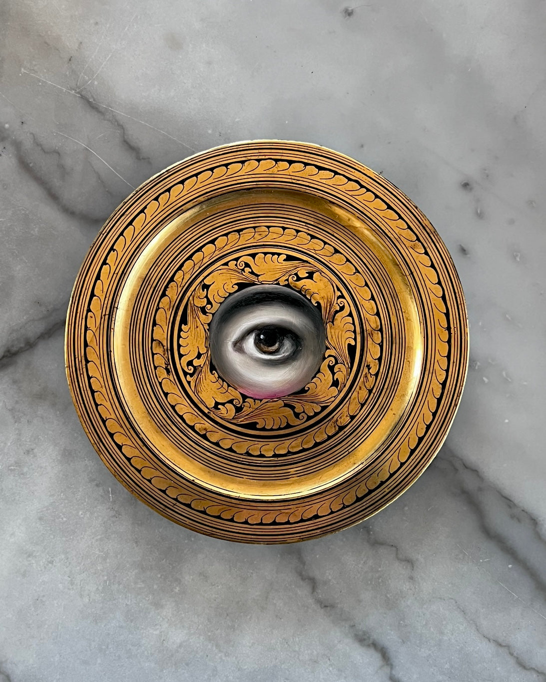 No. 2227 Lover's Eye Painting on a 7" Gold & Black Lacquer Plate