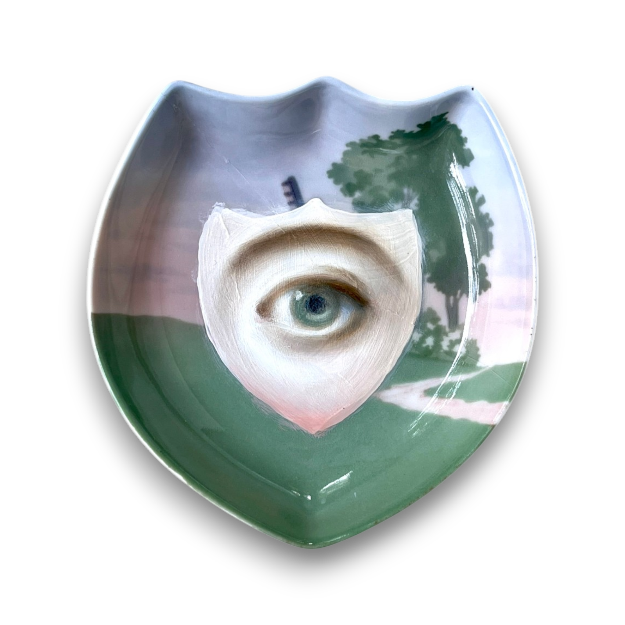No. 3784 Lover’s Eye Painting on a Shield Dish