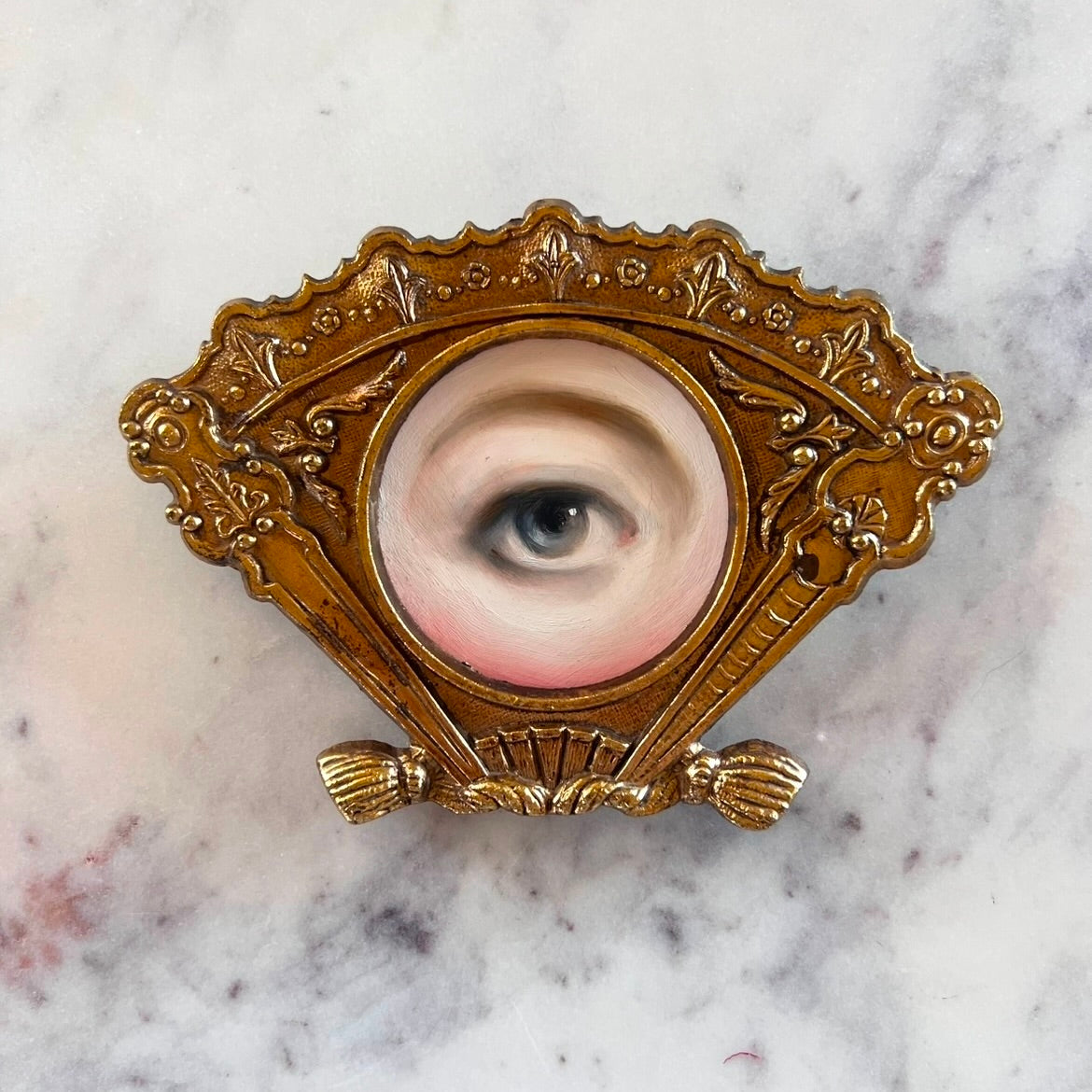 No. 2820 Lover's Eye Painting in a Fan-Shaped Frame