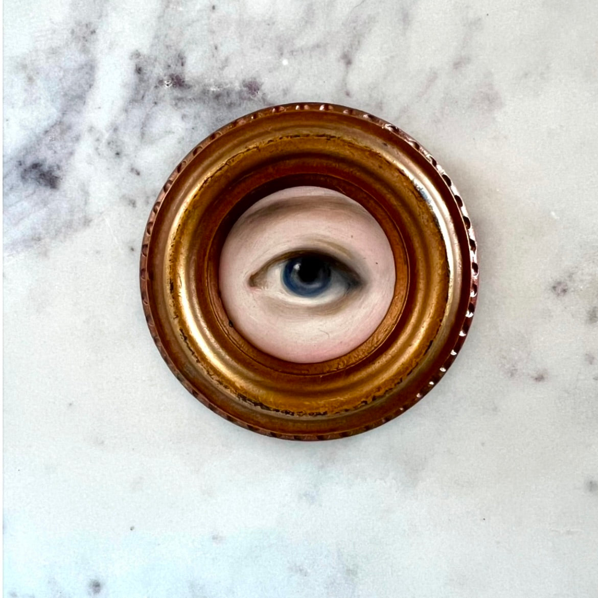 No. 2810 Lover's Eye Painting in an Italian Round Giltwood Frame