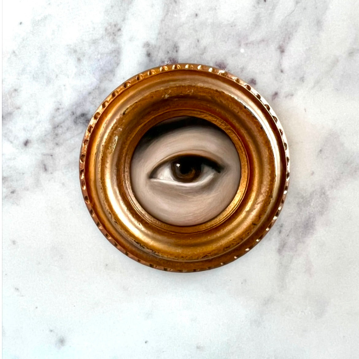No. 2811 Lover's Eye Painting in an Italian Round Giltwood Frame