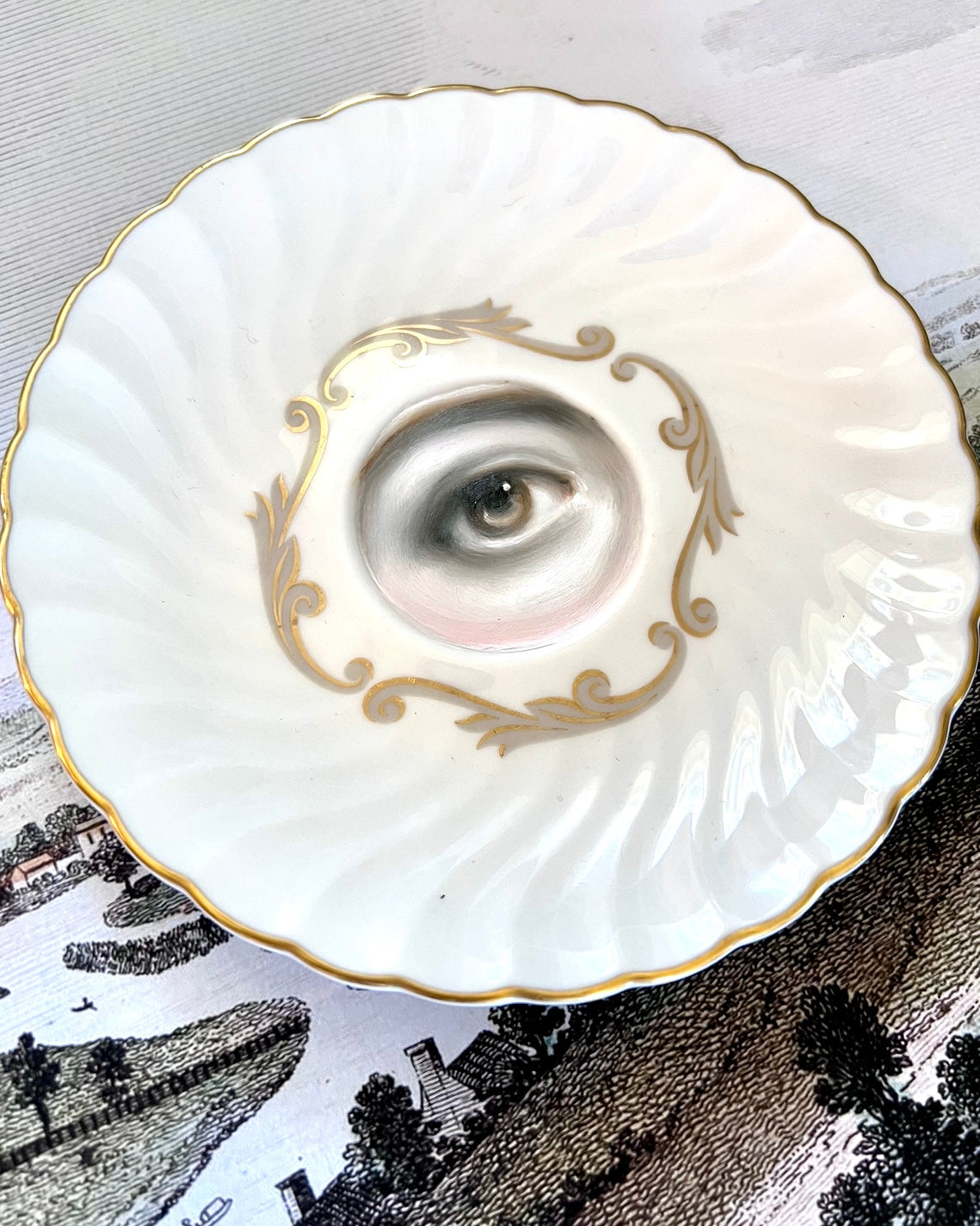 No. 2306 Lover's Eye Painting on a "Baroque" Pattern Plate