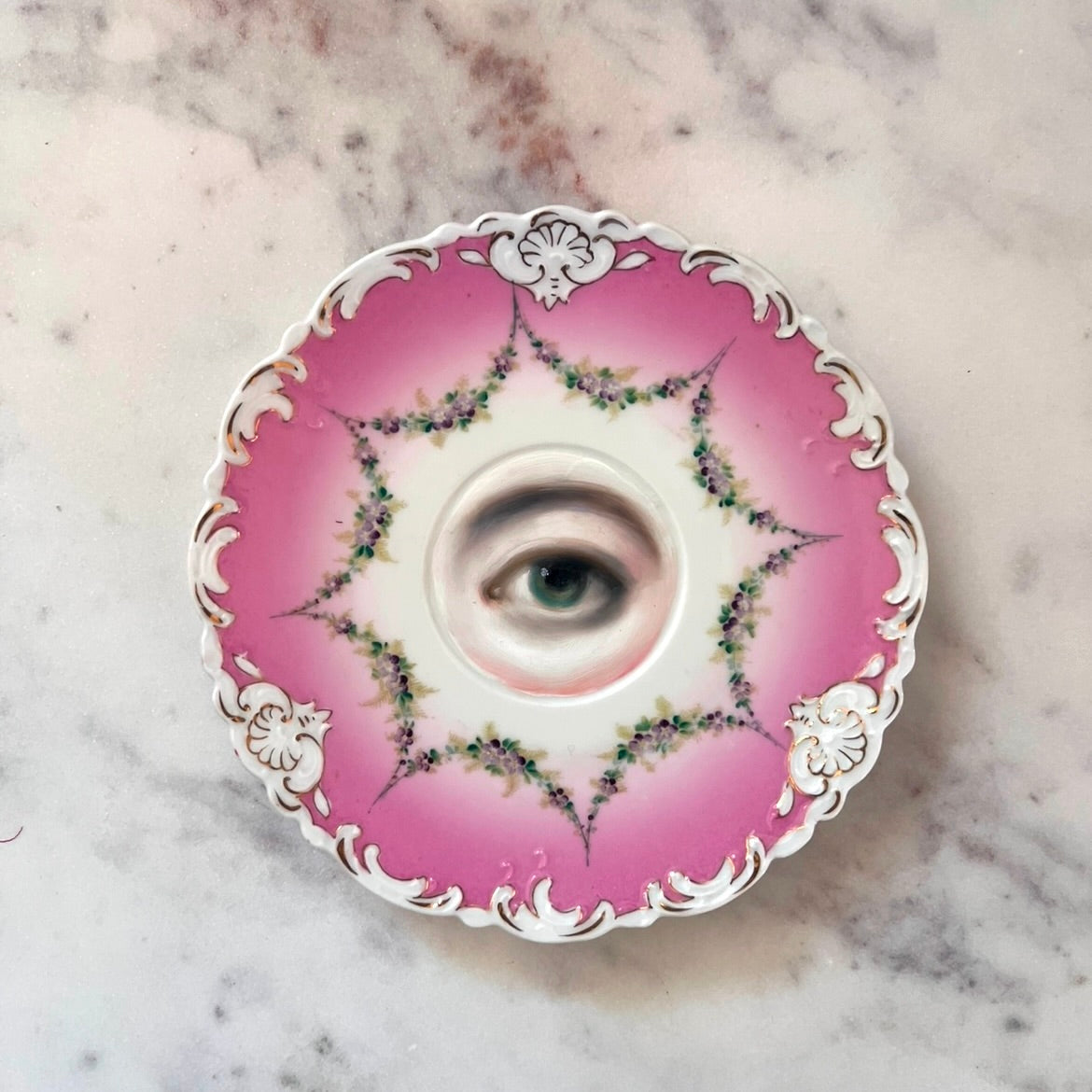 No. 2838 Lover's Eye Painting on a Pink Floral Garland Plate
