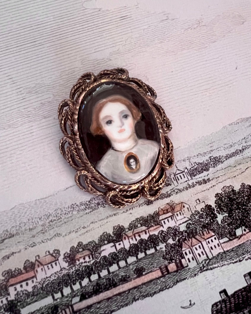 No. 2335 "Ottilie" Portrait Pendant-Brooch