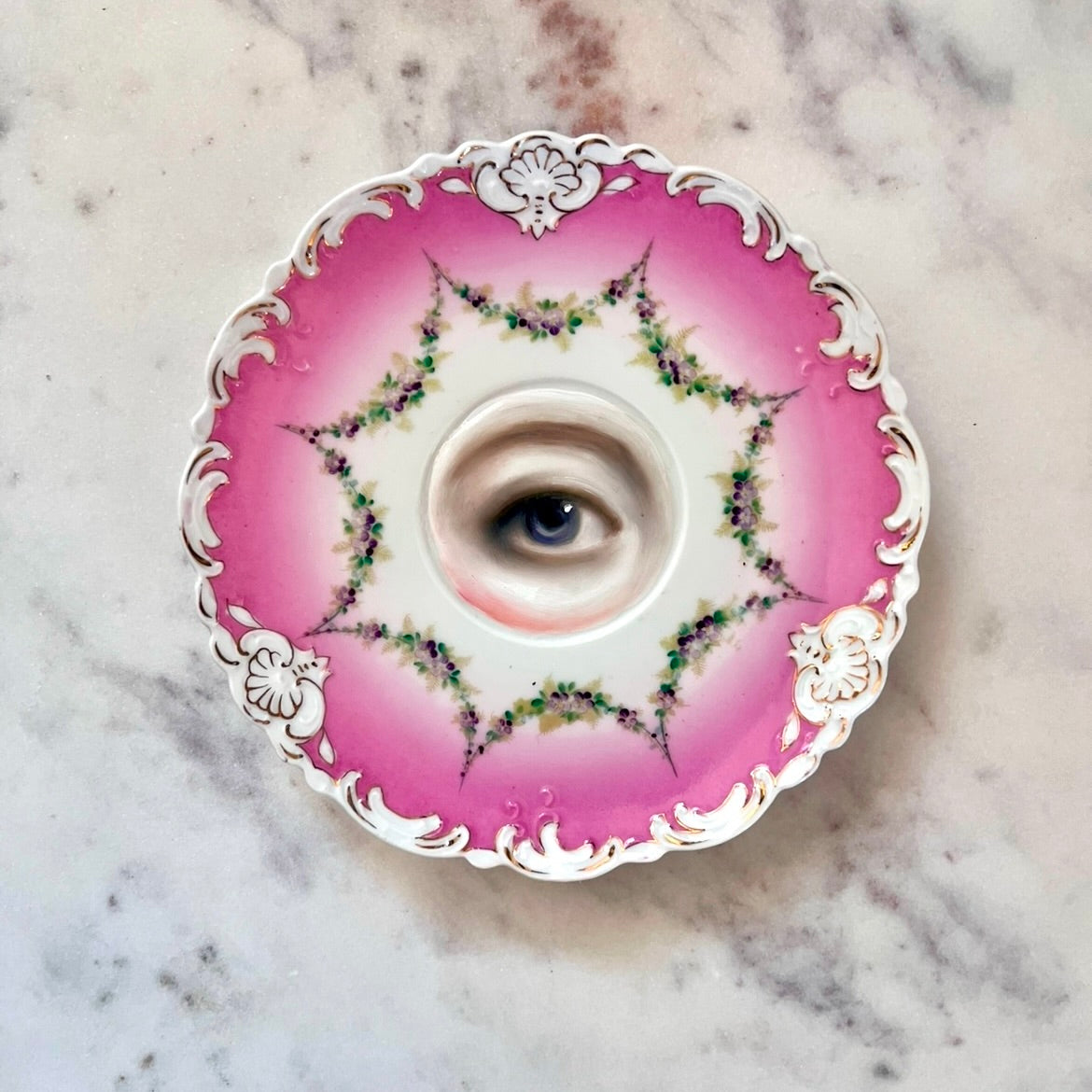 No. 2839 Lover's Eye Painting on a Pink Floral Garland Plate