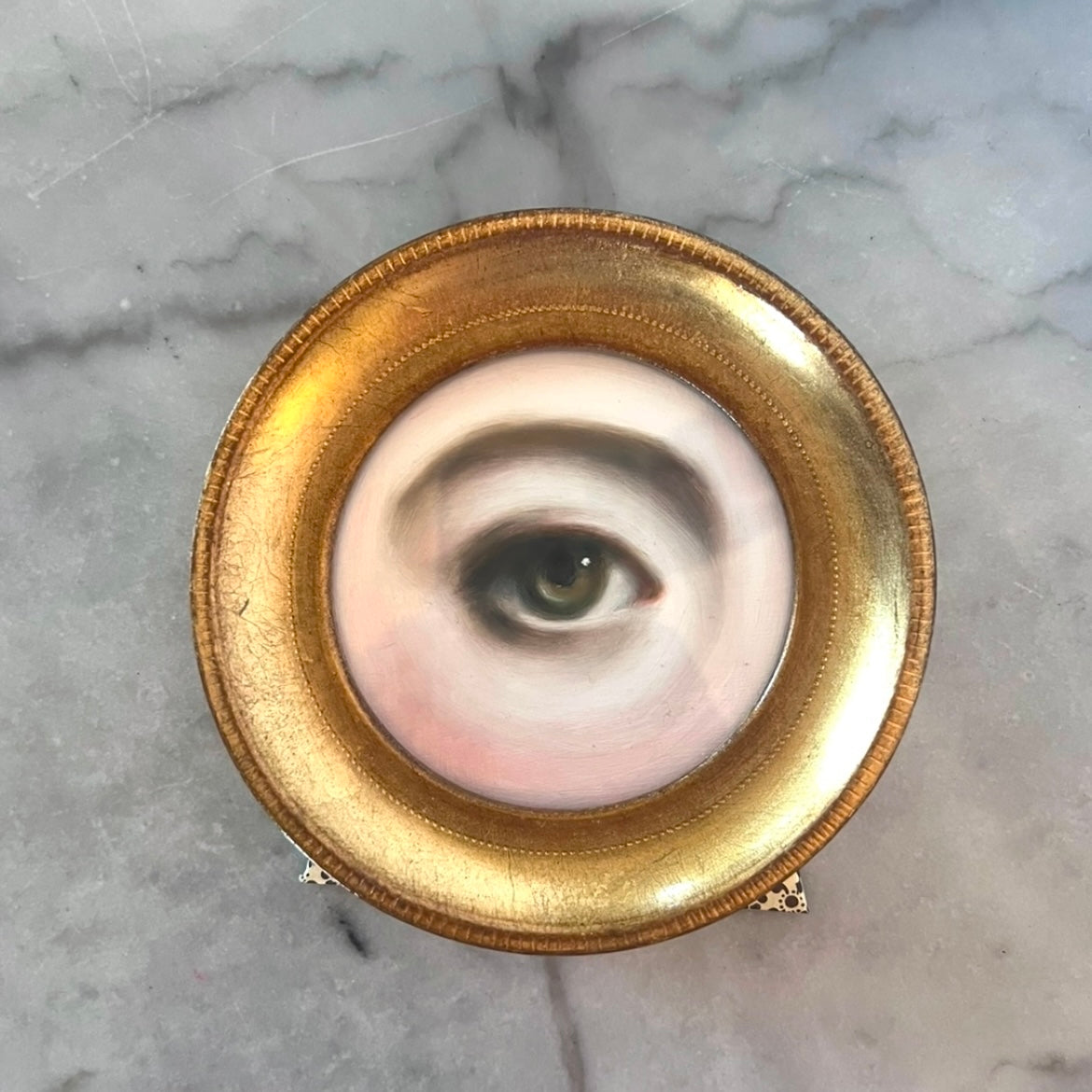 No. 2849 Lover's Eye Painting in an Italian Round Giltwood Frame (4 3/4")