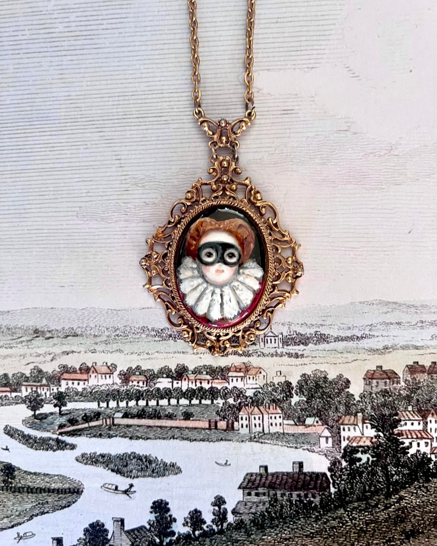 No. 2327 "Lizzie" Portrait Pendant