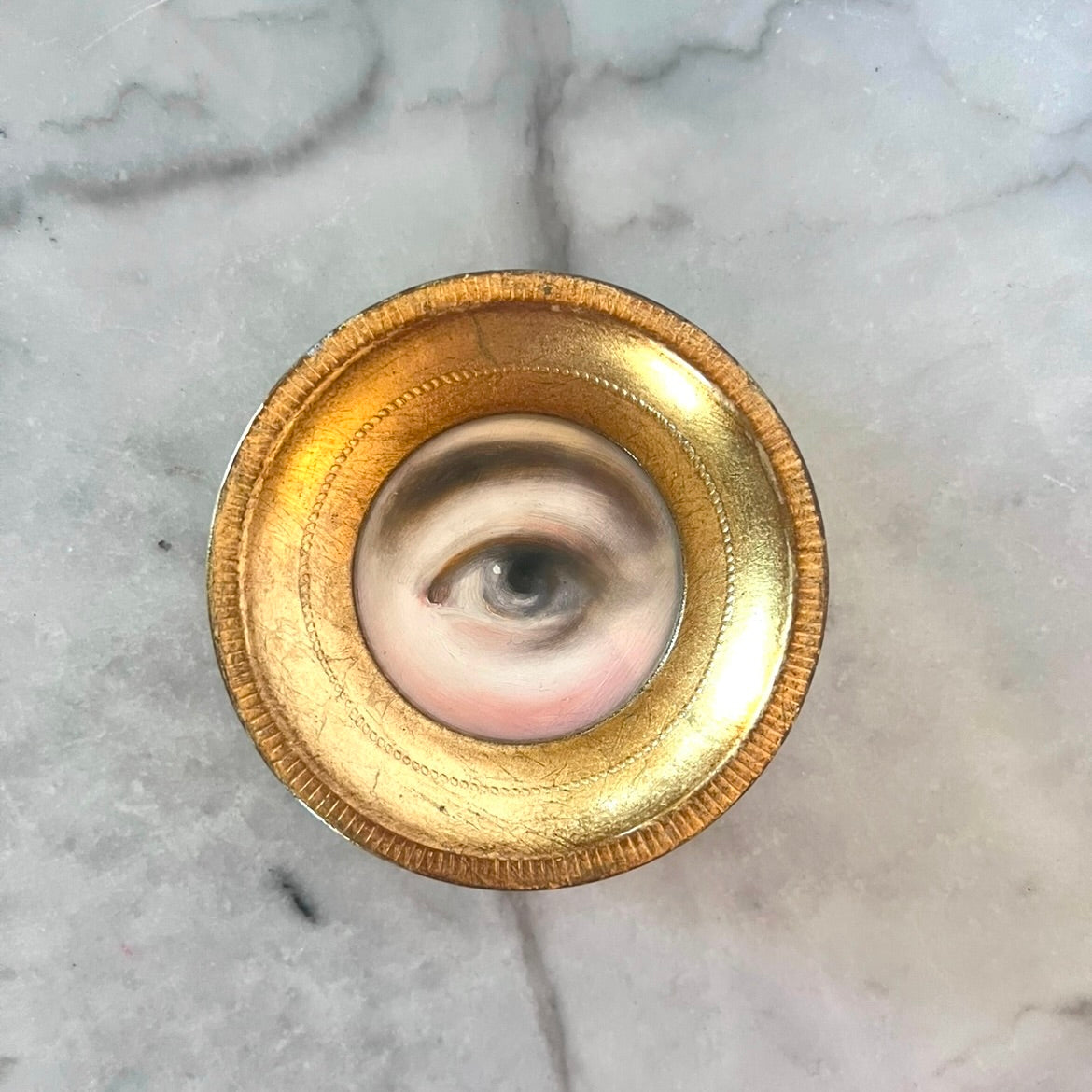 No. 2848 Lover's Eye Painting in an Italian Round Giltwood Frame (3 1/4")