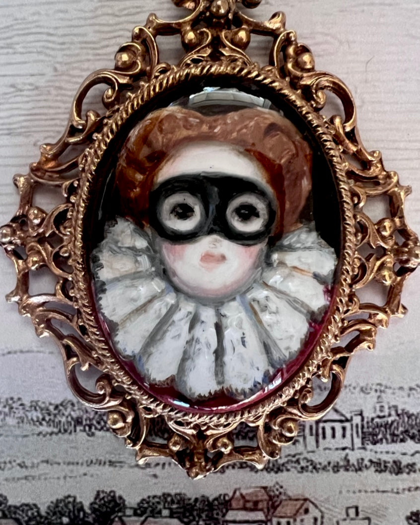 No. 2327 "Lizzie" Portrait Pendant