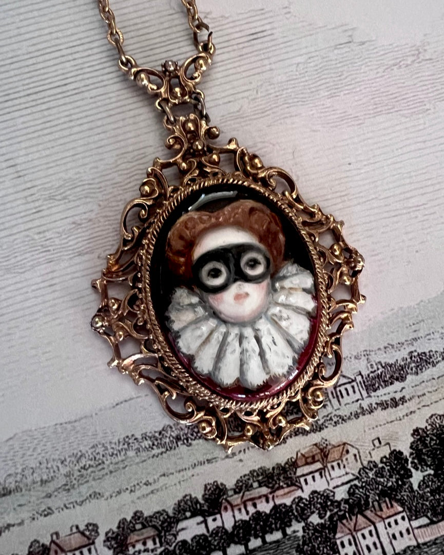 No. 2327 "Lizzie" Portrait Pendant