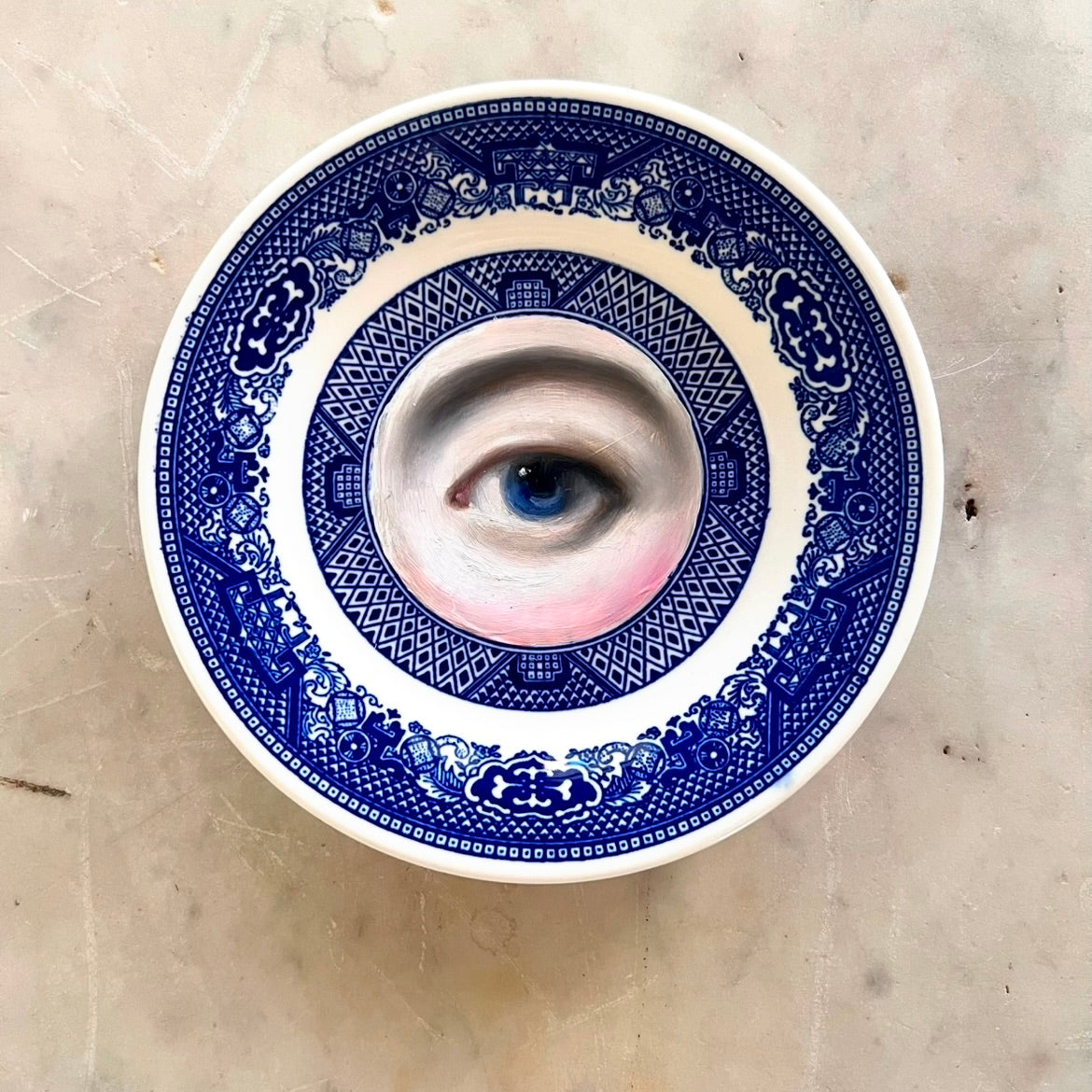 No. 2852 Lover's Eye Painting on a Chinoiserie Blue Willow Plate