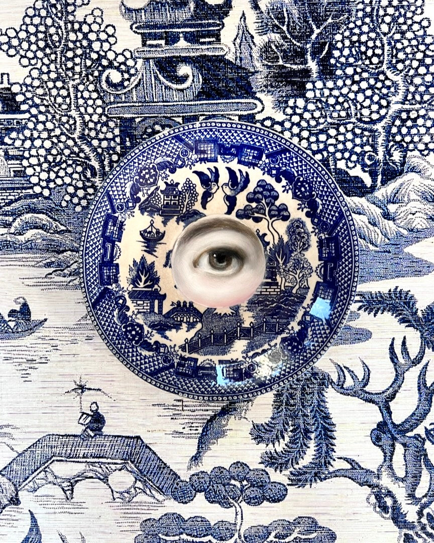 No. 2354 Lover's Eye Painting on a Chinoiserie Blue Willow Plate