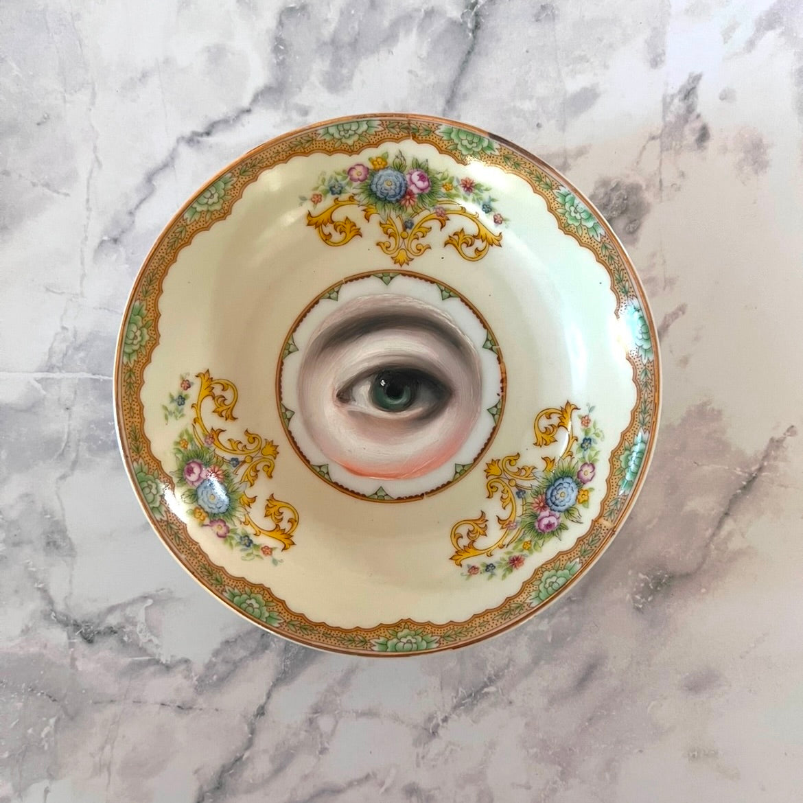 No. 2871 Lover's Eye Painting on a Cream Botanical Plate