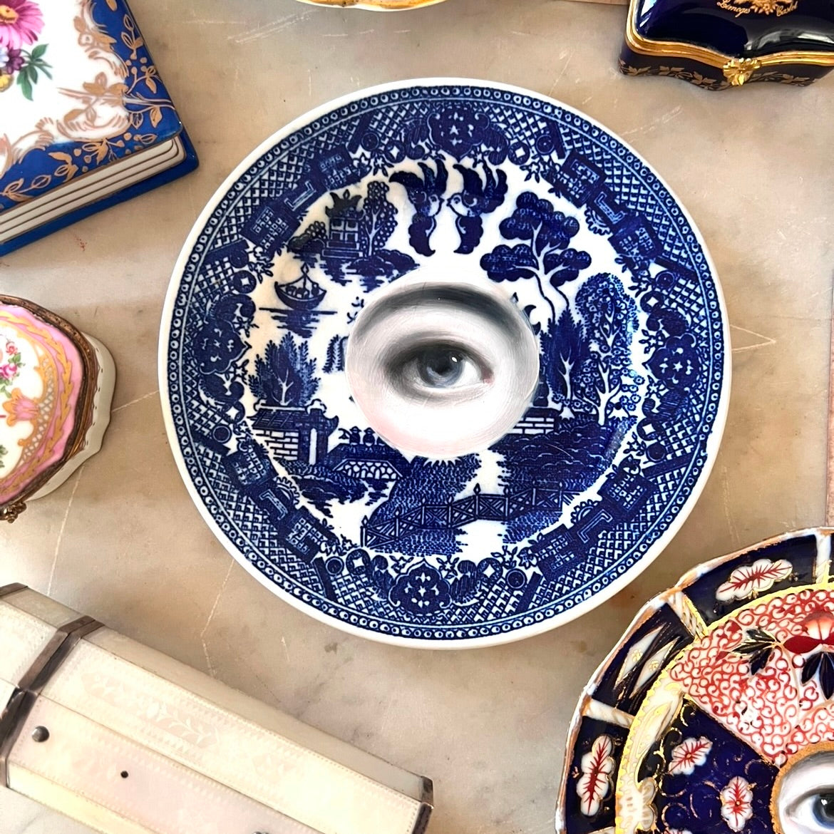 No. 2861 Lover's Eye Painting on a Chinoiserie Blue Willow Plate