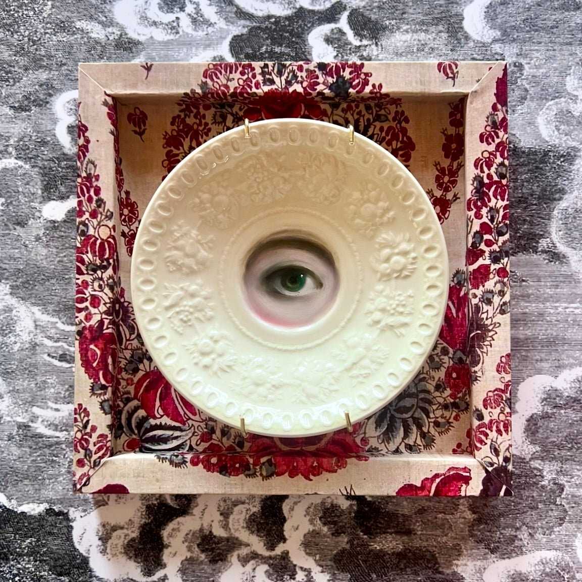 No. 2886 Lover's Eye Painting on a Wedgwood "Wellesley" Plate