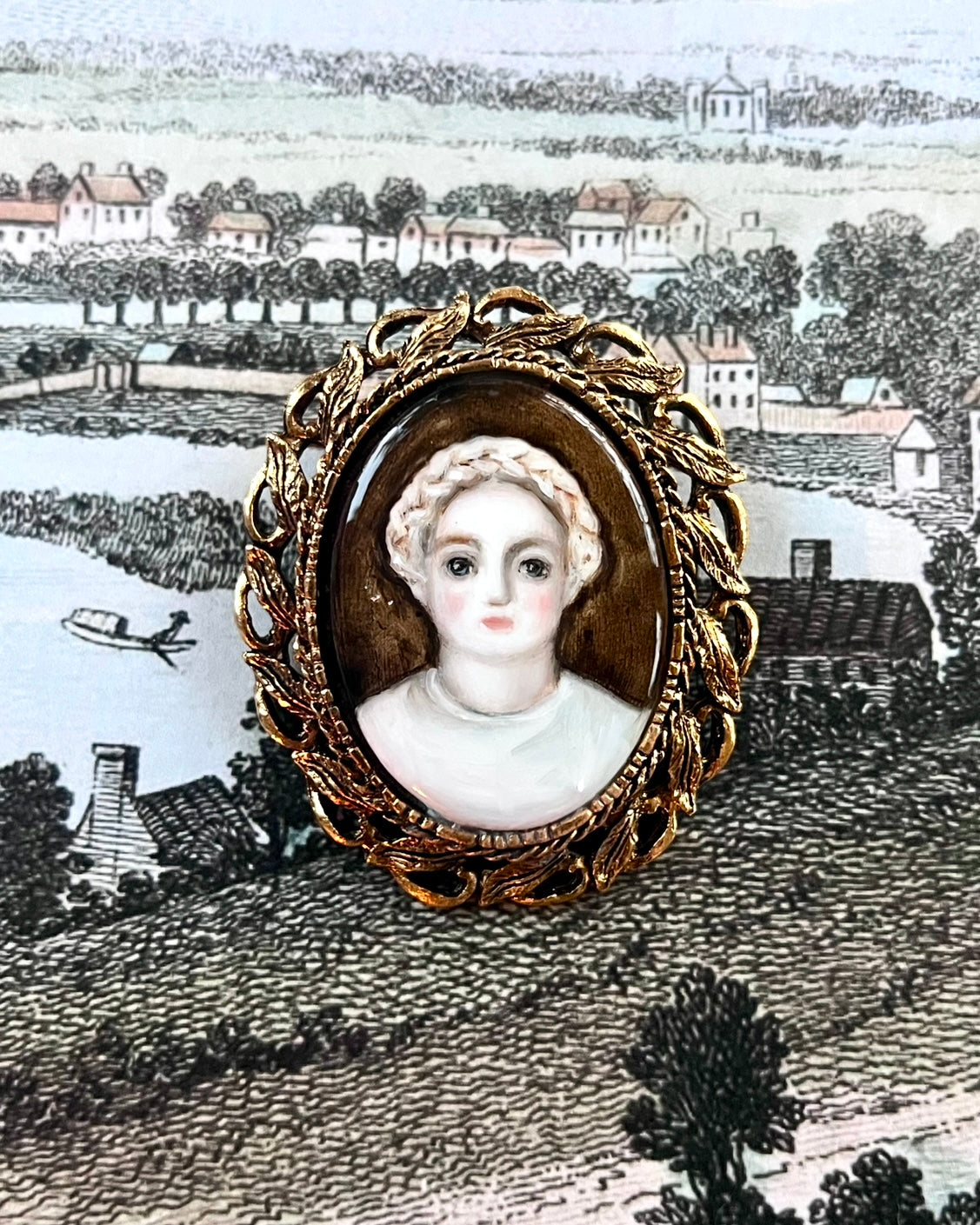 No. 2459 "Thea" Portrait-Brooch