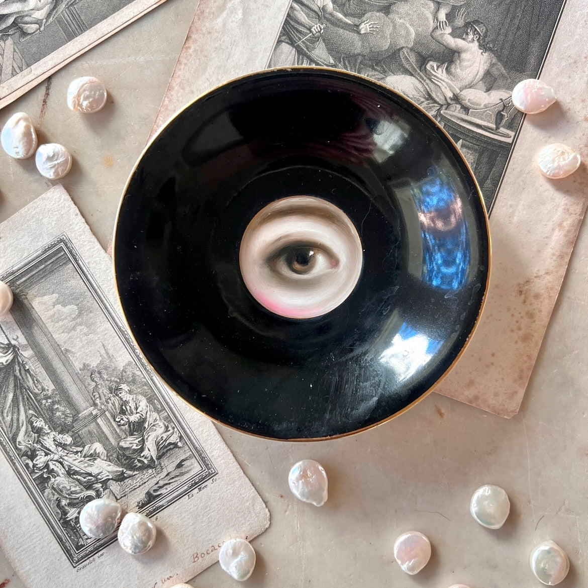 No. 3124 Lover's Eye Painting on a Black Plate