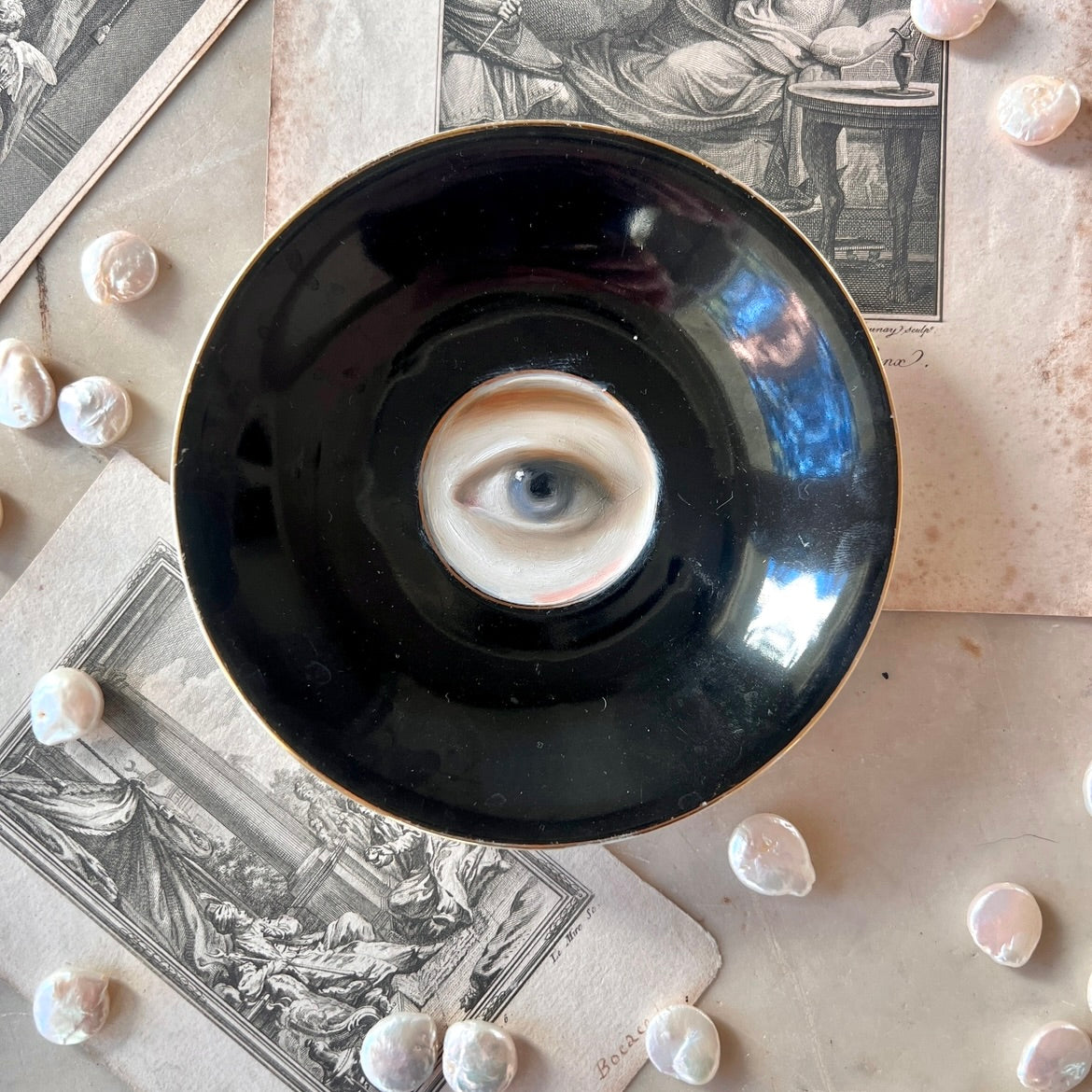 No. 3109 Lover's Eye Painting on a Black Plate