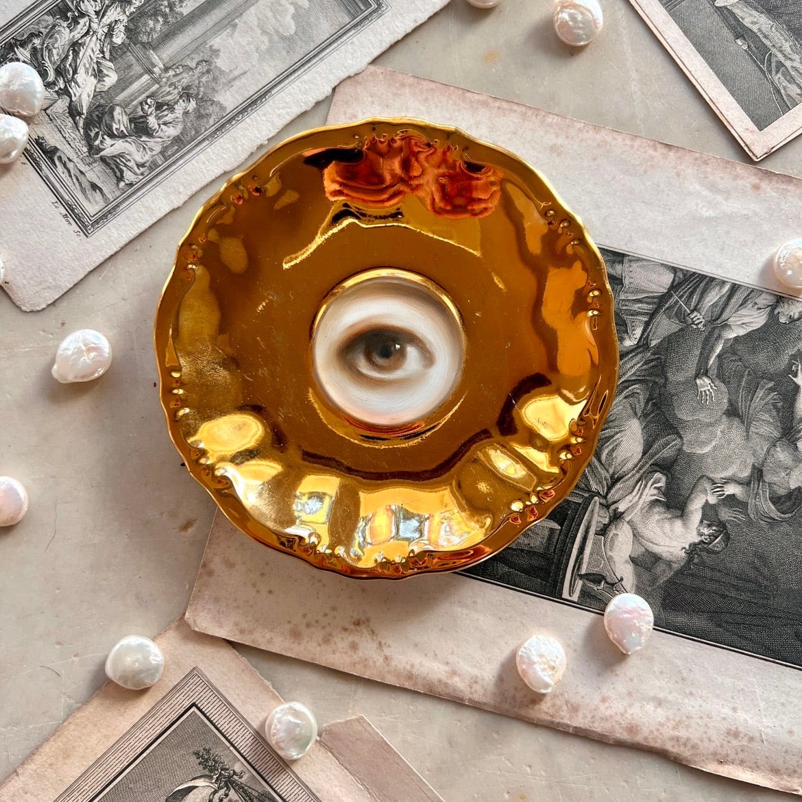 No. 3113 Lover's Eye Painting on a Gold Luster Plate