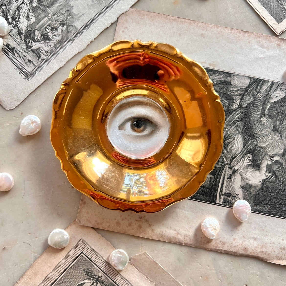 No. 3107 Lover's Eye Painting on a Gold Luster Plate