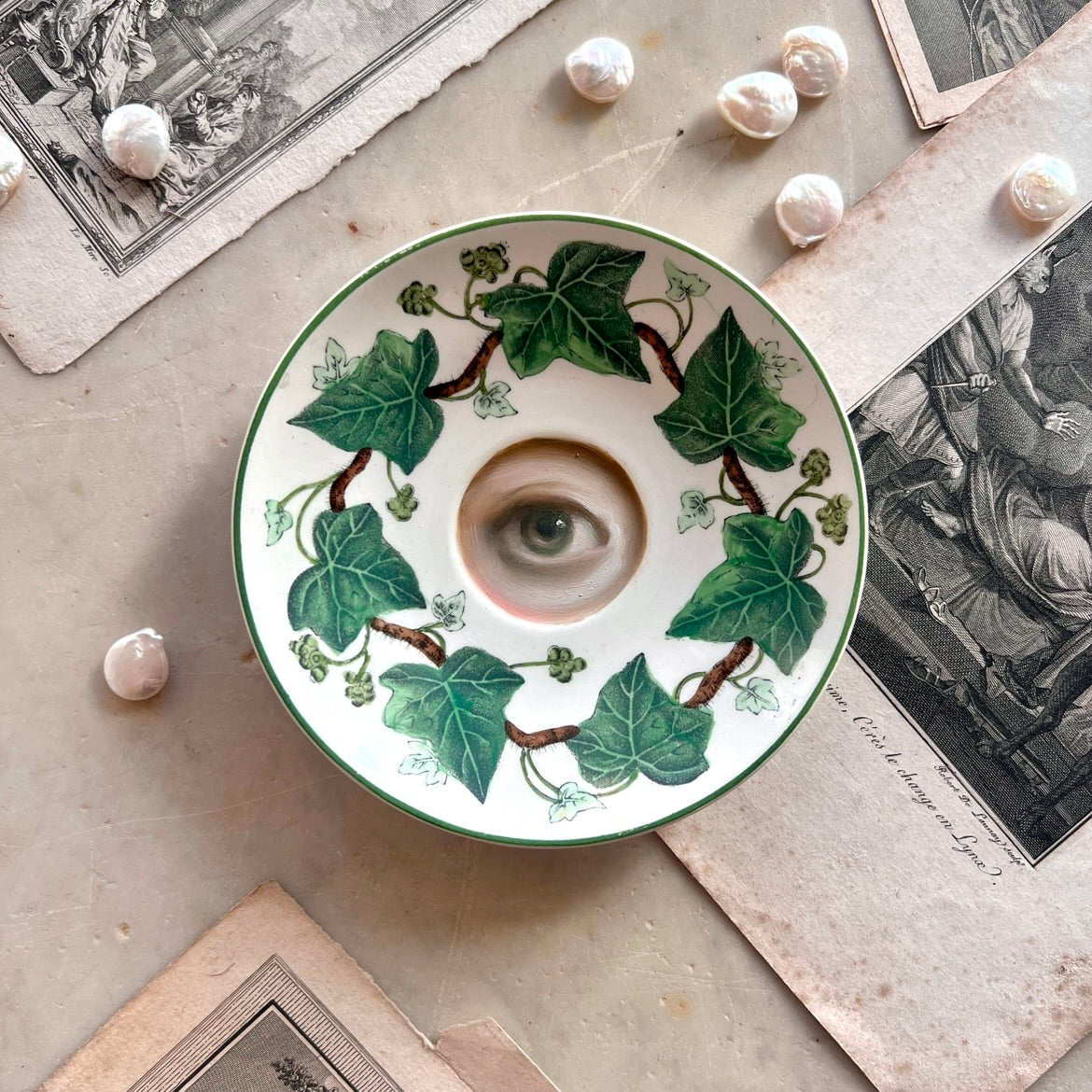 No. 3126 Lover's Eye Painting on an Ivy Plate