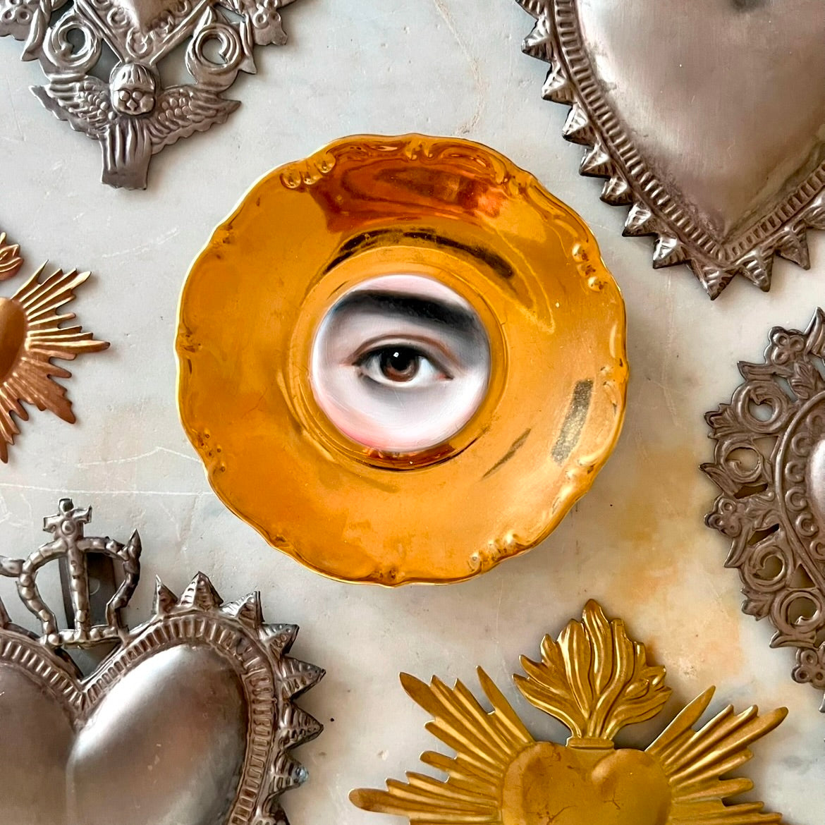 No. 2906 Lover's Eye Painting of Frida Kahlo on a Gold Luster Plate