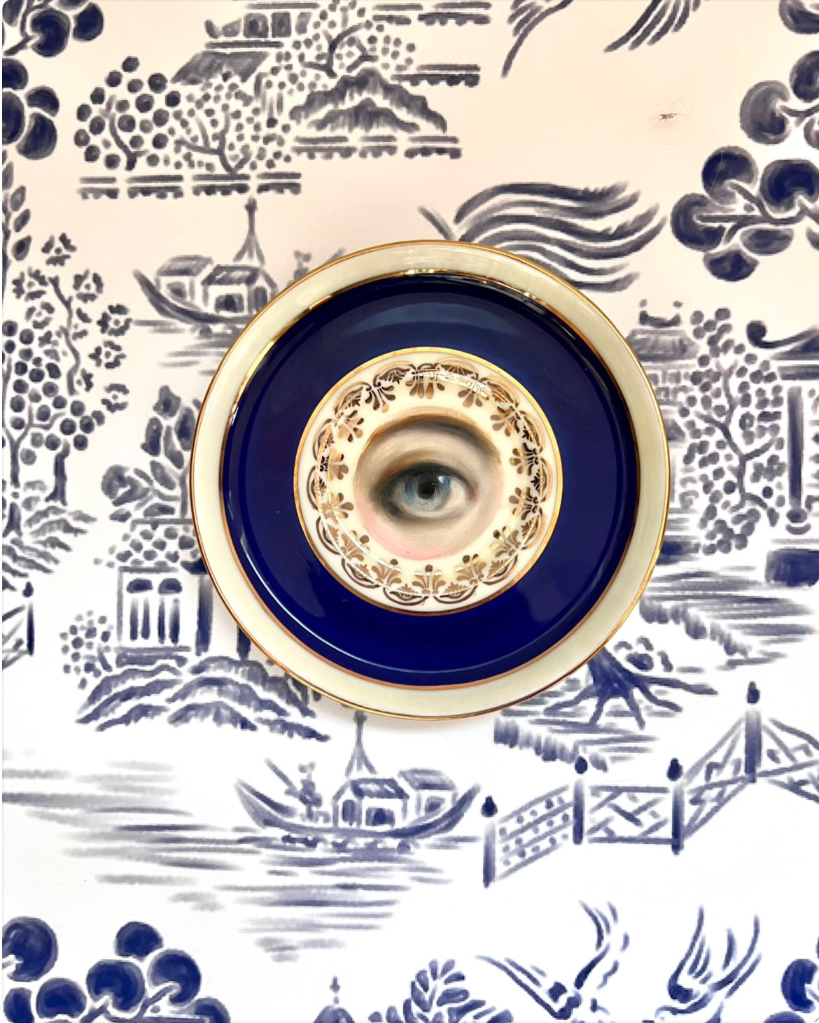 No. 2472 Lover's Eye Painting on a Mini Navy Blue English Plate