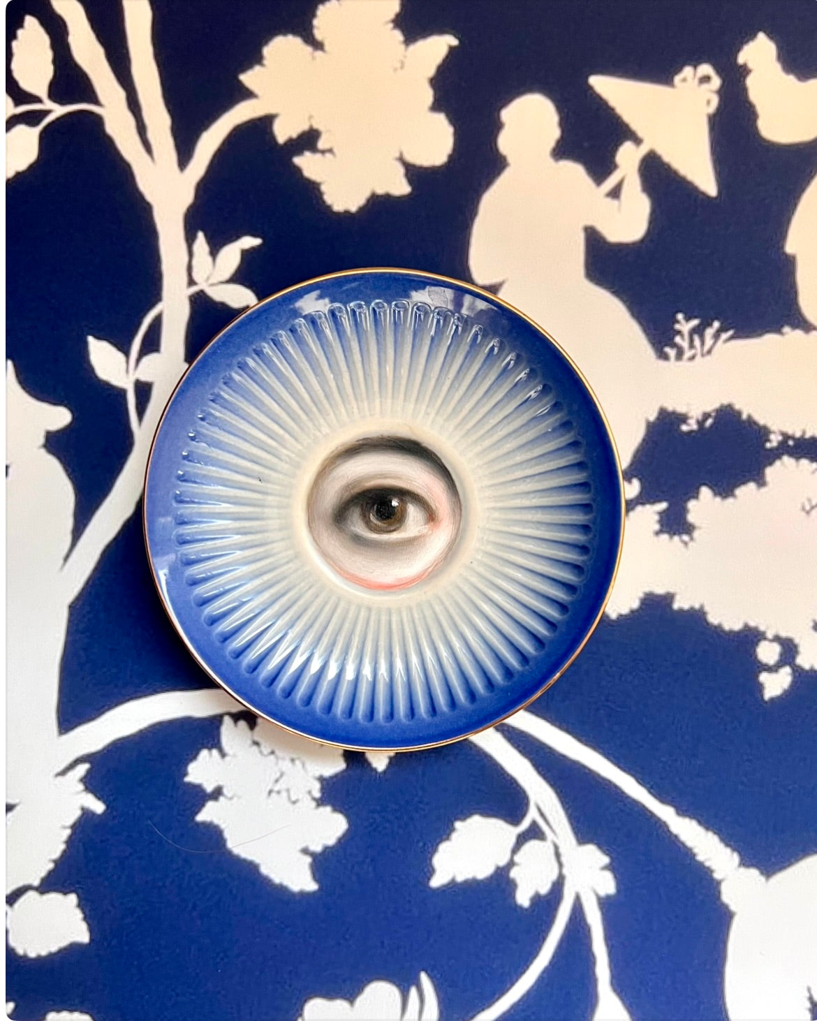 No. 2474 Lover's Eye Painting on a Mini Danish Gradient Blue Plate