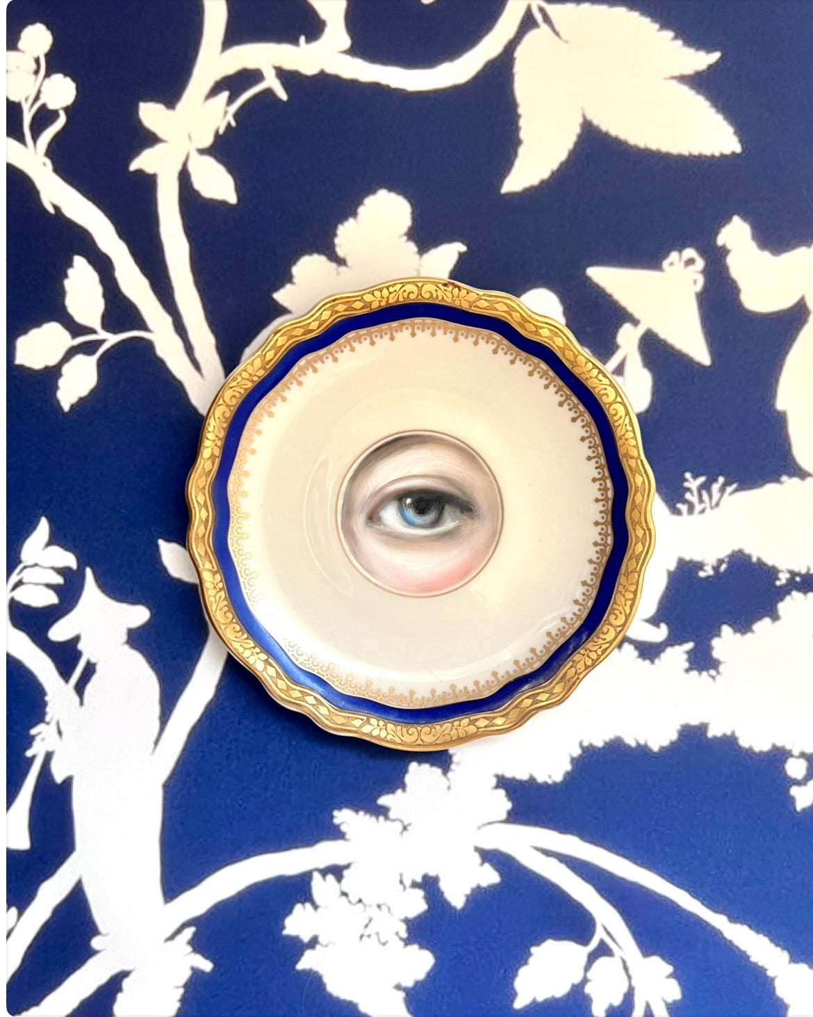 No. 2487 Lover's Eye Painting on a Mini Navy and Gold German Plate