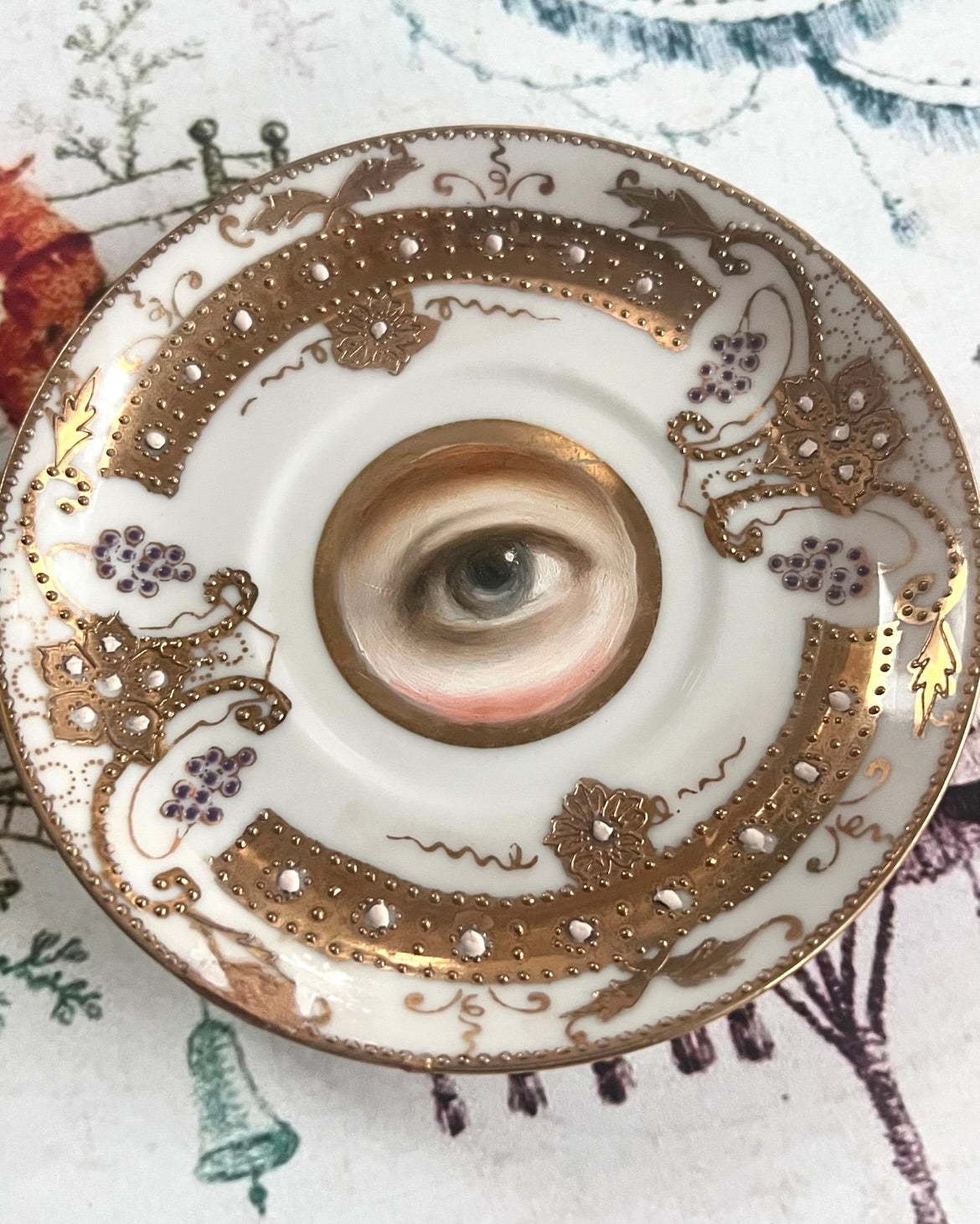 No. 2489 Lover's Eye Painting on a Mini Gilt Moriage Plate