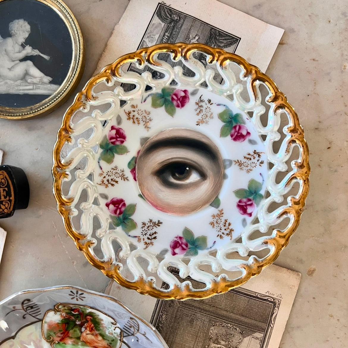 No. 2941 Lover's Eye Painting on a Floral Luster Plate with Gold Reticulated Border