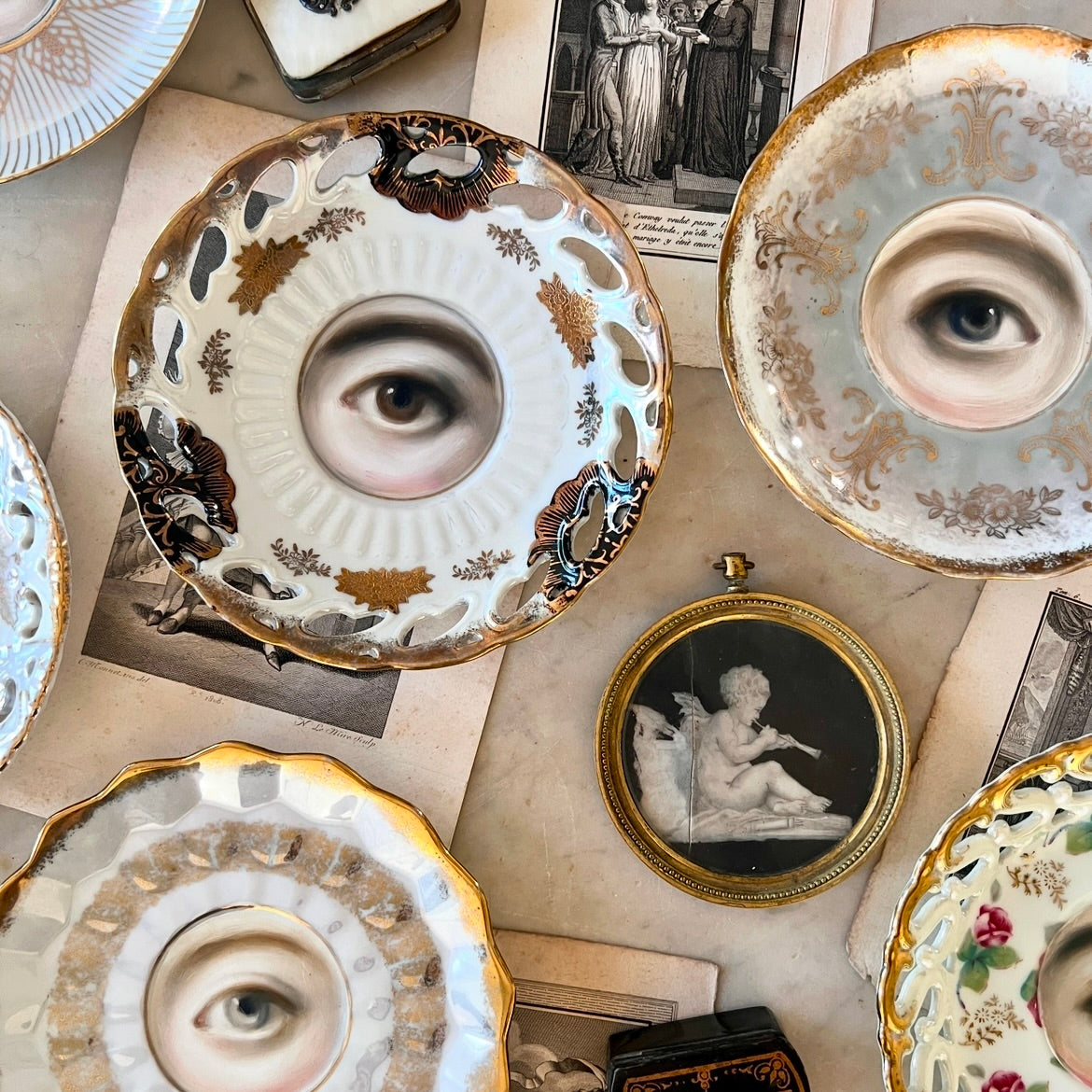 No. 2943 Lover's Eye Painting on a Luster Plate with Gold Reticulated Border