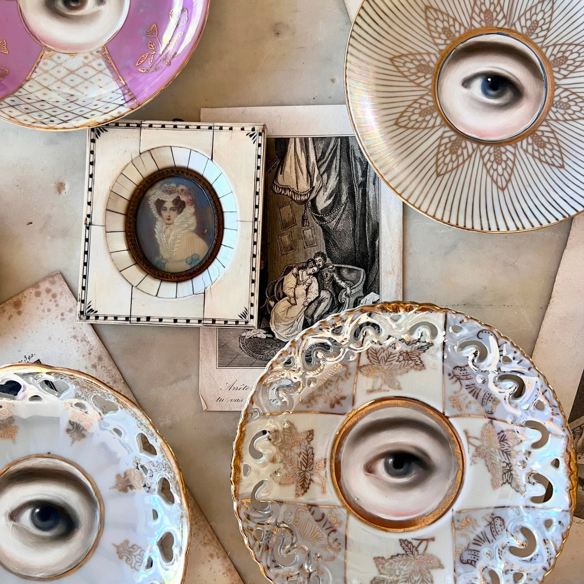 No. 2945 Lover's Eye Painting on a Pearl Luster Plate with Gold Reticulated Border