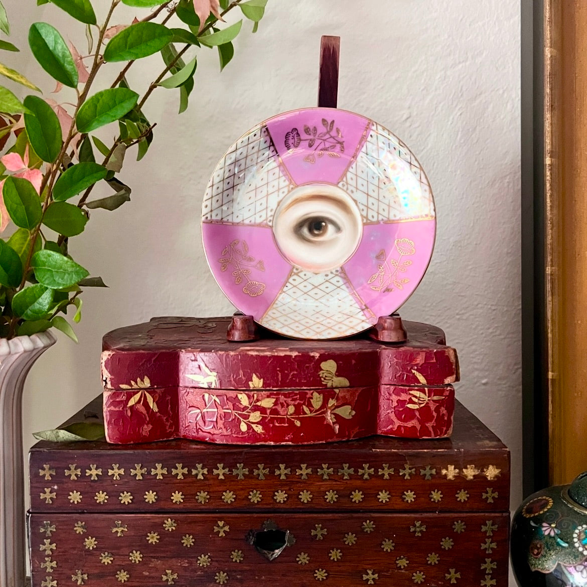 No. 2938 Lover's Eye Painting on a Pink Luster Plate with Fishscale Pattern