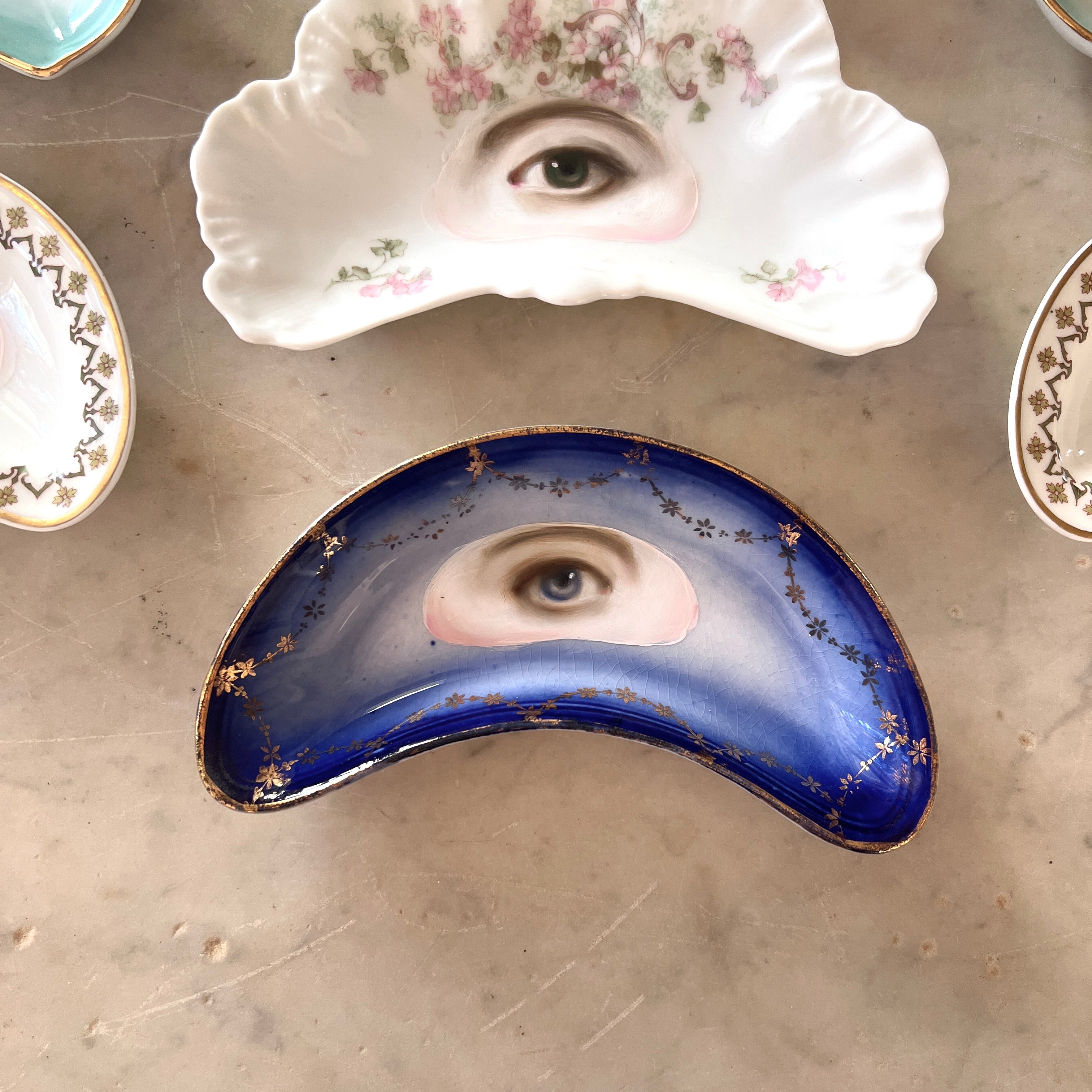 No. 3129 Lover's Eye Painting on a Blue & Gold Garland Crescent Plate