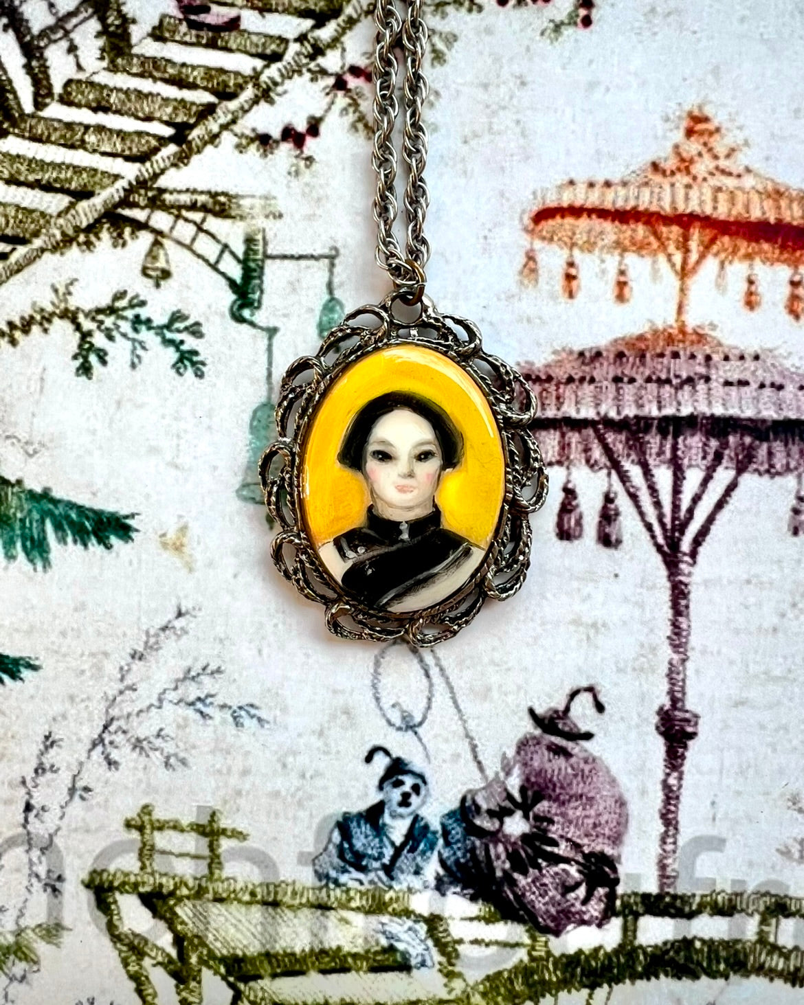 No. 2454 "Mae" Portrait Pendant Necklace