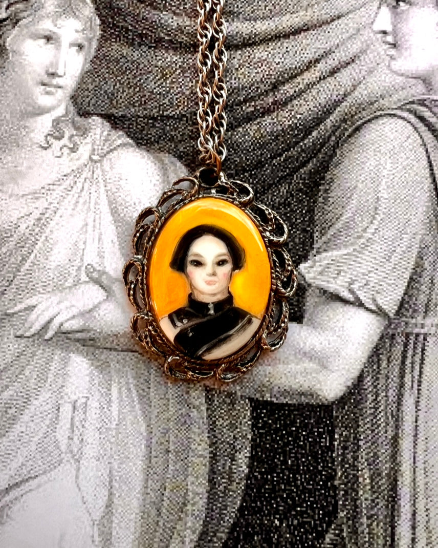 No. 2454 "Mae" Portrait Pendant Necklace