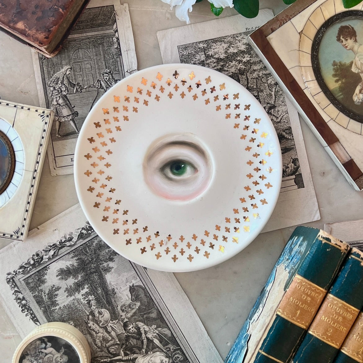 No. 3146 Lover's Eye Painting on a Fleur de Lys Plate