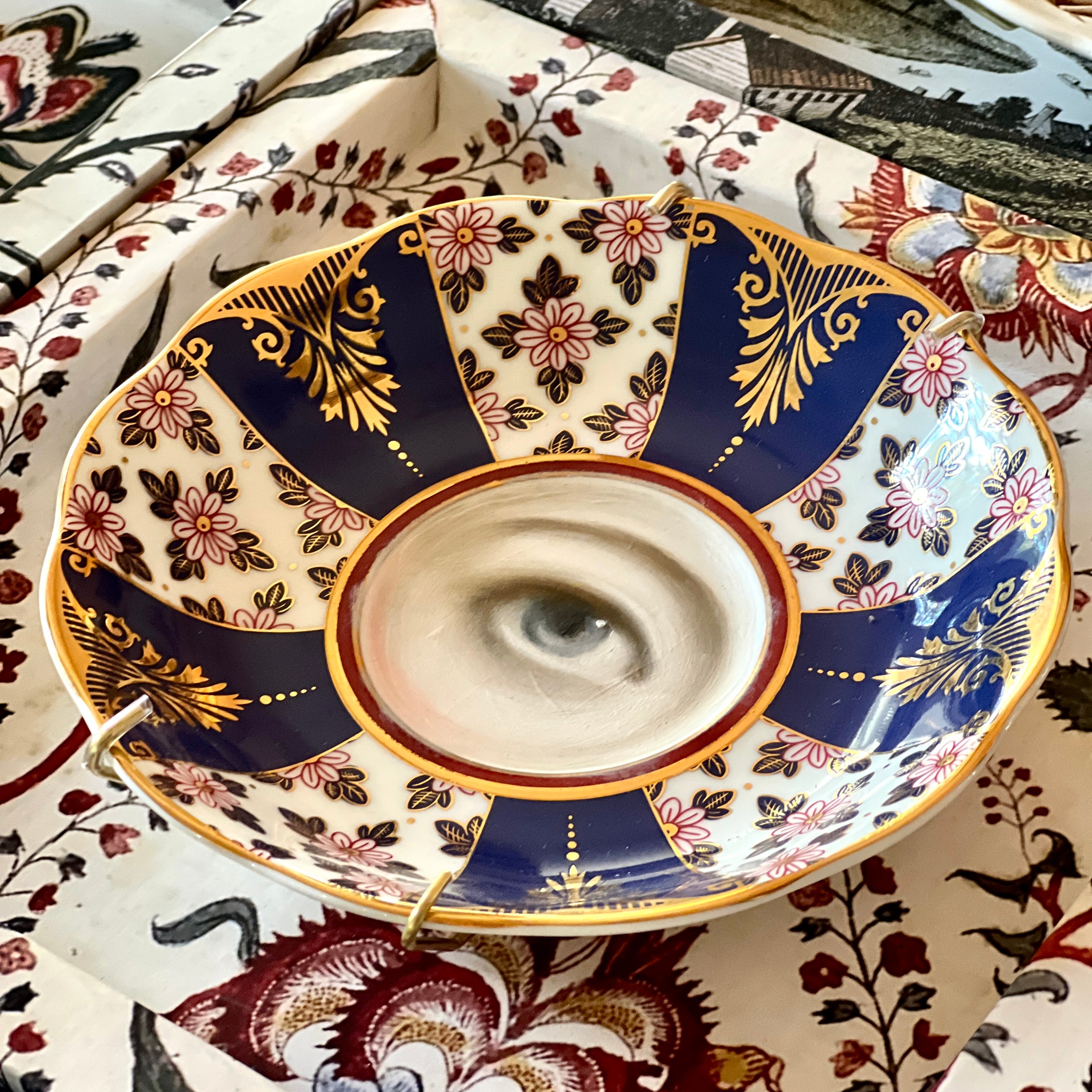 No. 3002 Lover's Eye Painting on an Imari Plate