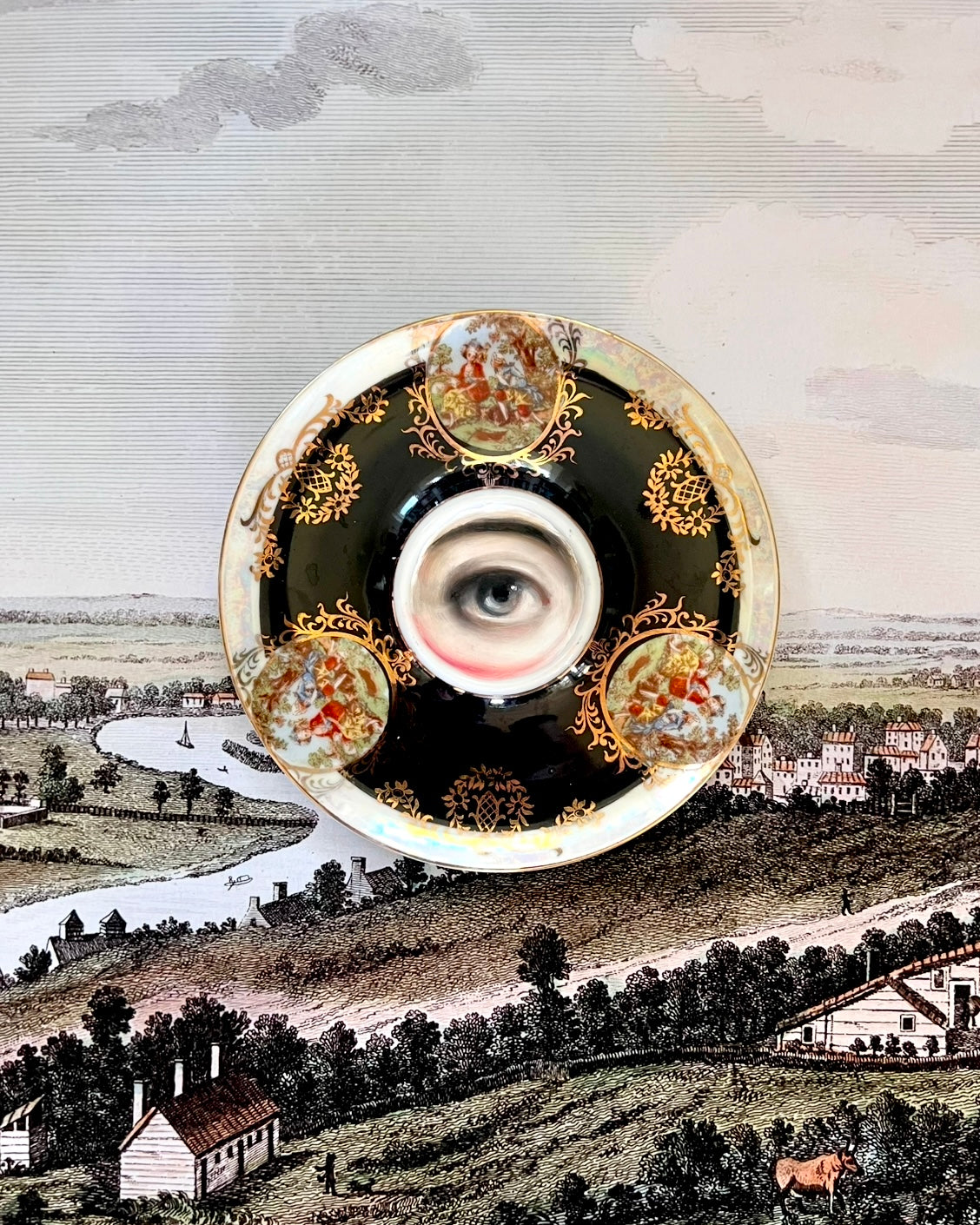 No. 2537 Lover's Eye Painting on a Courting Scene Plate with Iridescent Border