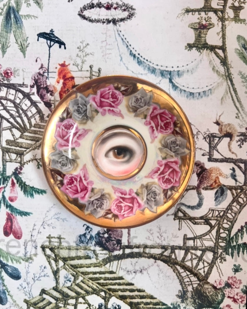 No. 2549 Lover's Eye Painting on a Gold Luster Plate with Roses