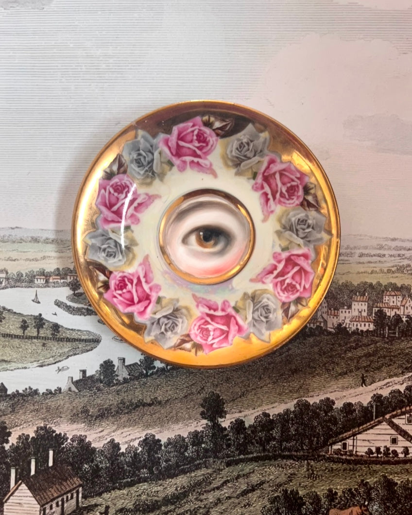 No. 2549 Lover's Eye Painting on a Gold Luster Plate with Roses