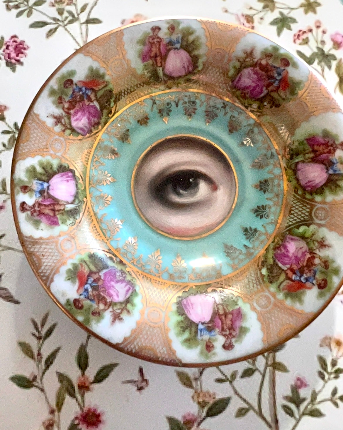 No. 2552 Lover's Eye Painting on a Courting Scene Plate