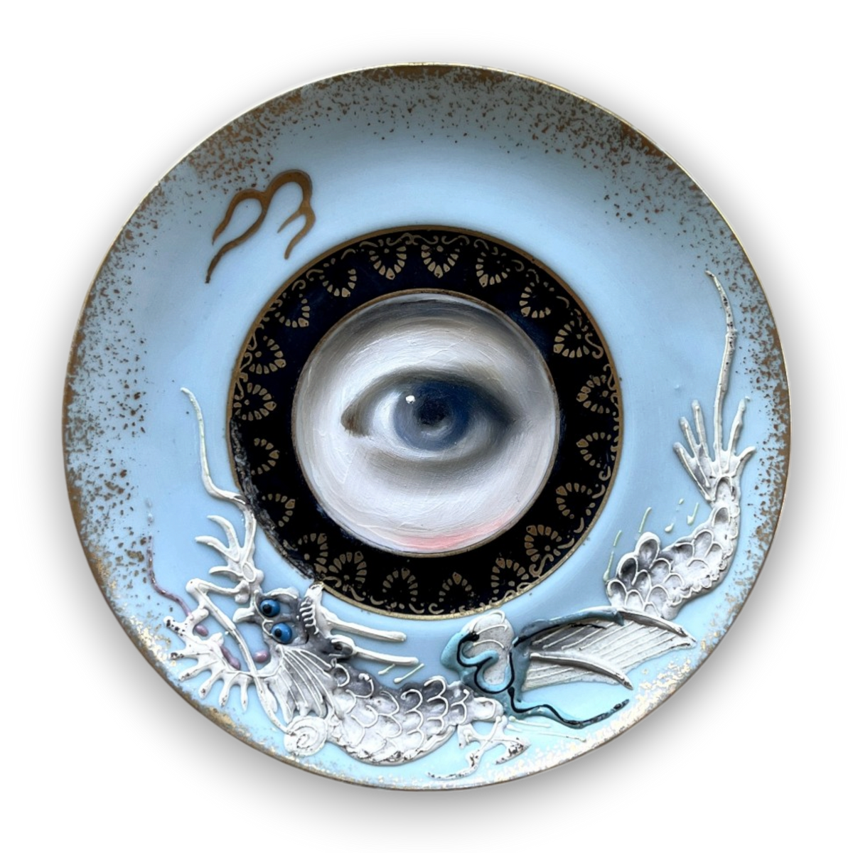 No. 3894 Lover’s Eye Painting on a Blue Dragonware Plate