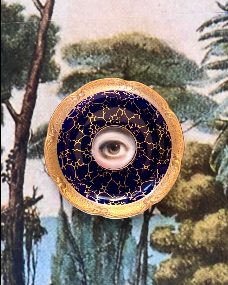 No. 2565 Lover's Eye Painting on a Mini Cobalt Blue Gilt Plate