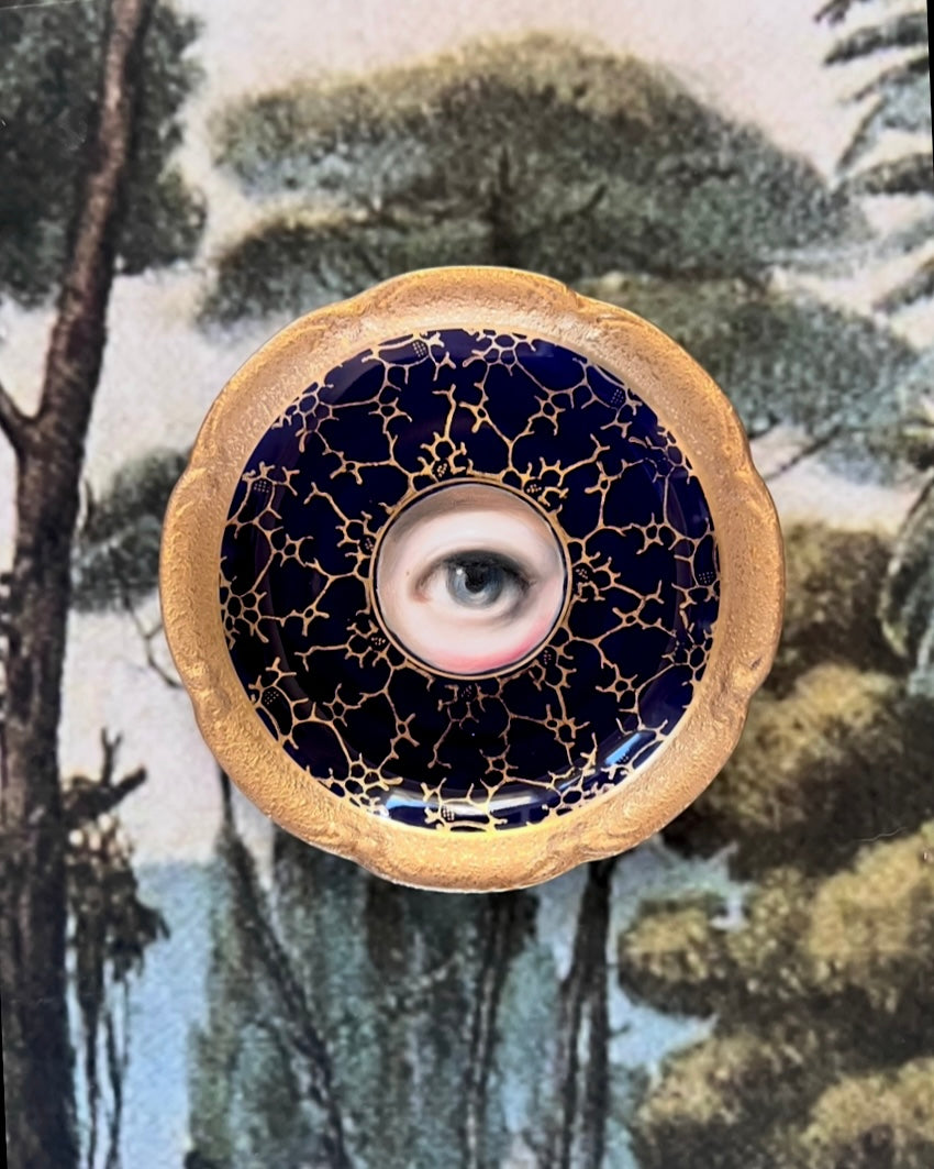 No. 2566 Lover's Eye Painting on a Mini Cobalt Blue Gilt Plate