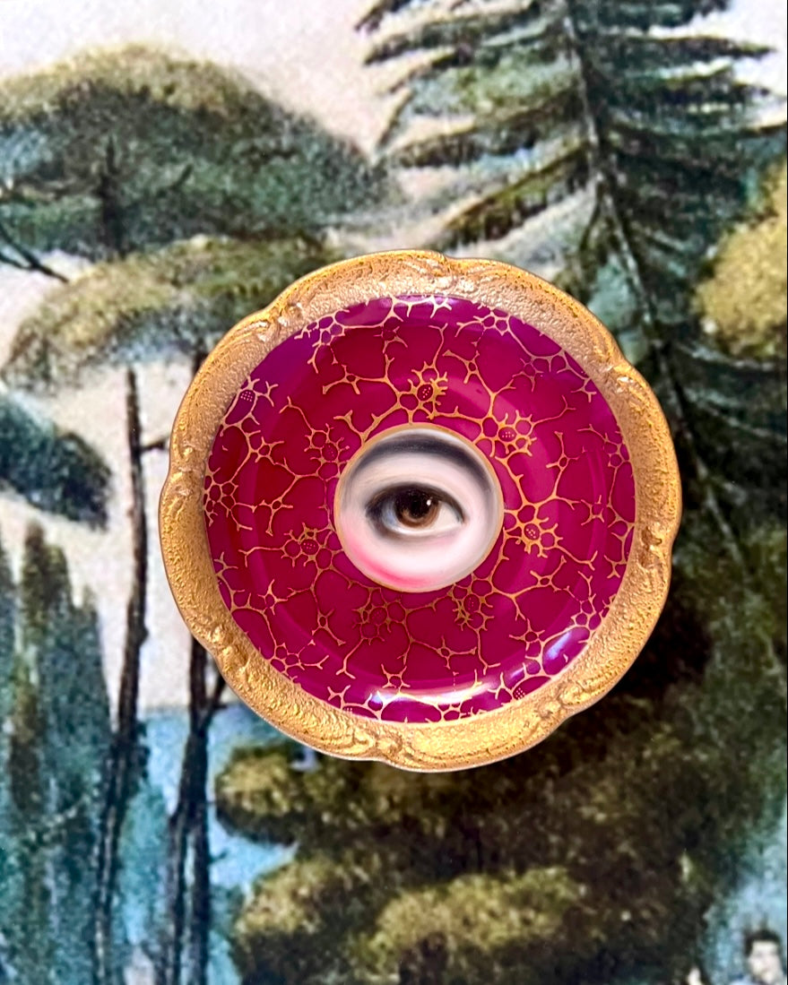 No. 2562 Lover's Eye Painting on a Mini Bavarian Deep Pink Gilt Plate