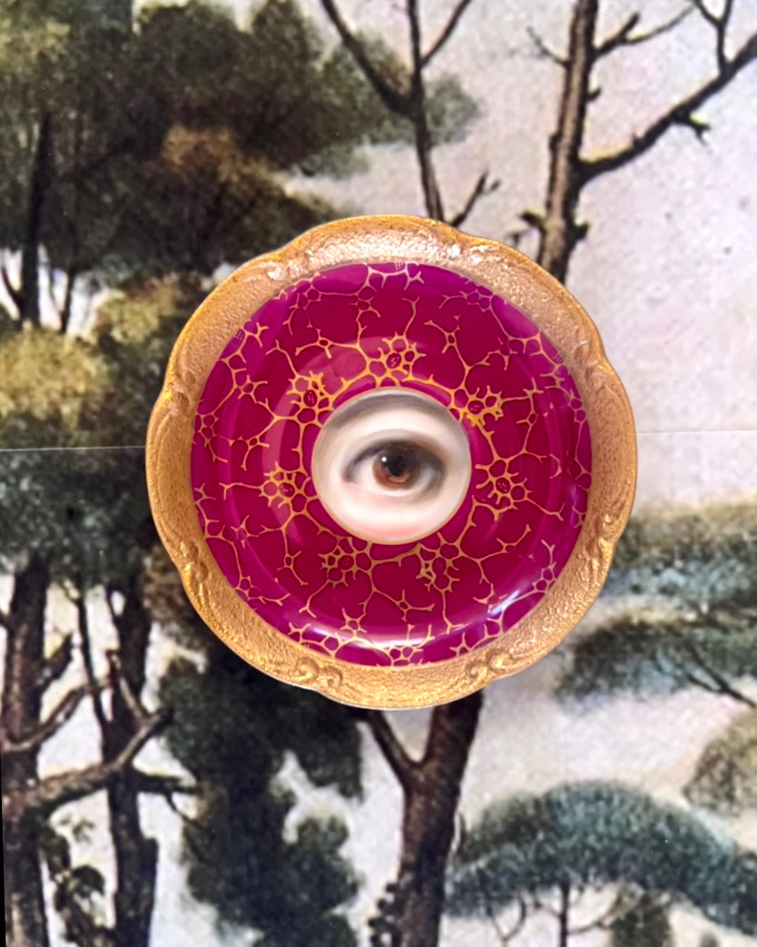 No. 2561 Lover's Eye Painting on a Mini Bavarian Deep Pink Gilt Plate